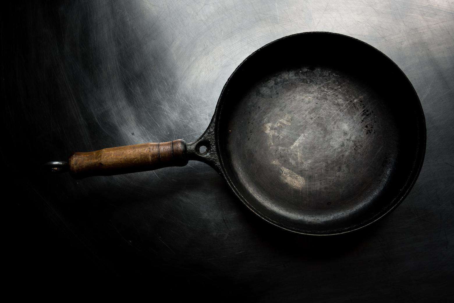 Cast iron pan on black surface, How sustainable is cast iron and should it be recycled?